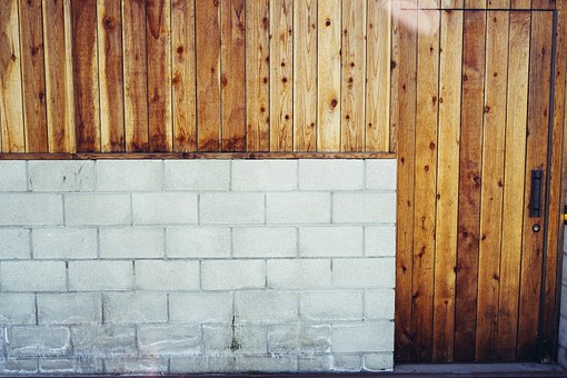 un mur extérieur en parpaing