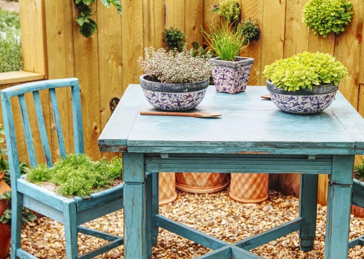 Créer un espace extérieur accueillant avec les meubles de jardin adaptés